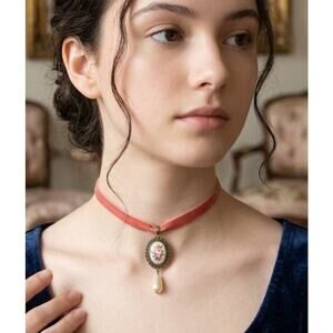 Handmade Victorian Style Rose and Pearl Drop Pendant Velvet Choker Necklace